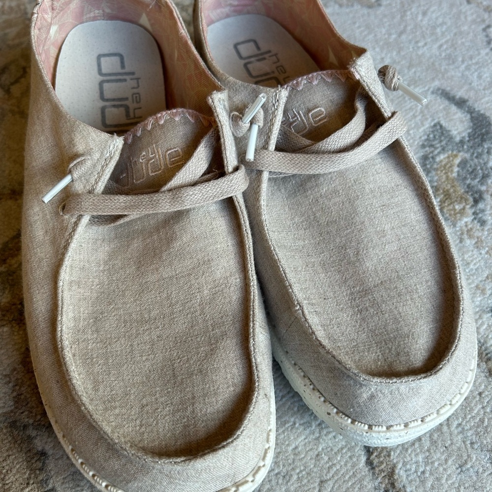 Hey Dude size 9 womens